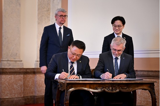 Agreement sign between UJV Rez and KHNP Agreement sign between UJV Rez and KHNP