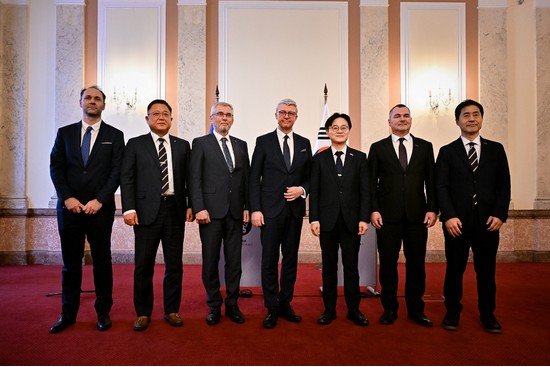 Společn&aacute; foto UJV_KHNP_Doosan 2026